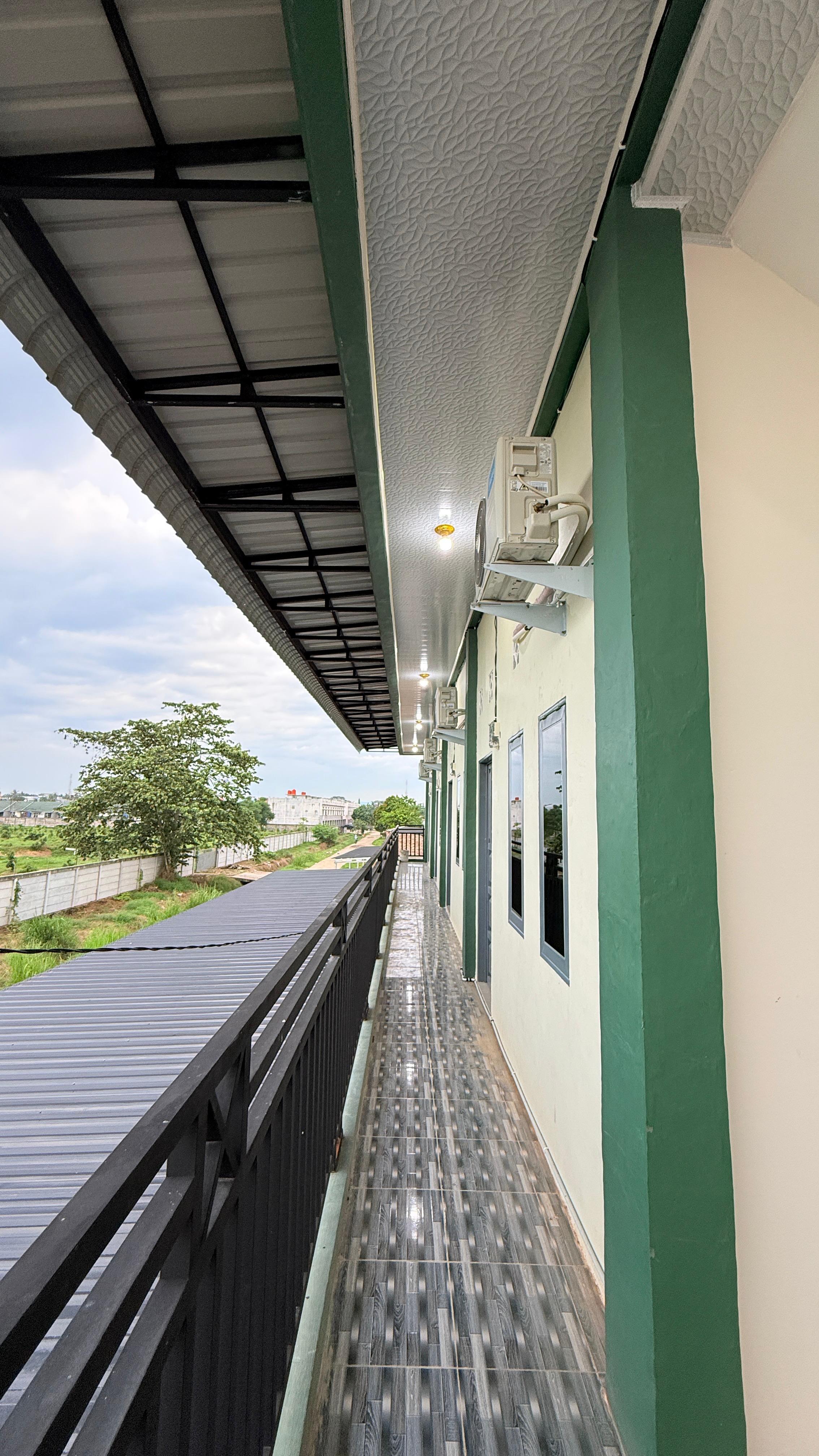 Balkon atau area luar Oppung Baho Palace