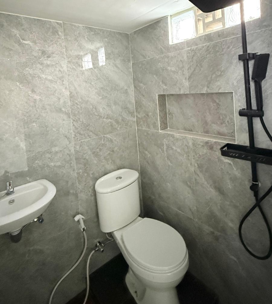 Kamar mandi Oppung Baho Palace